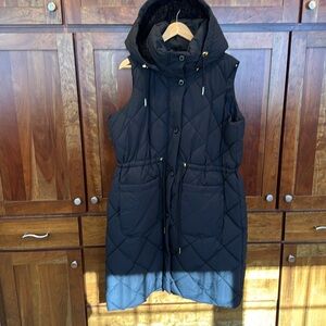 Barbour long black vest; cinched waisy; furry fleece lined hood; removable hood
